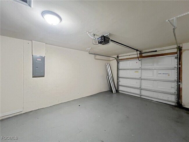 Building Photo - 111 SE 2nd Ave