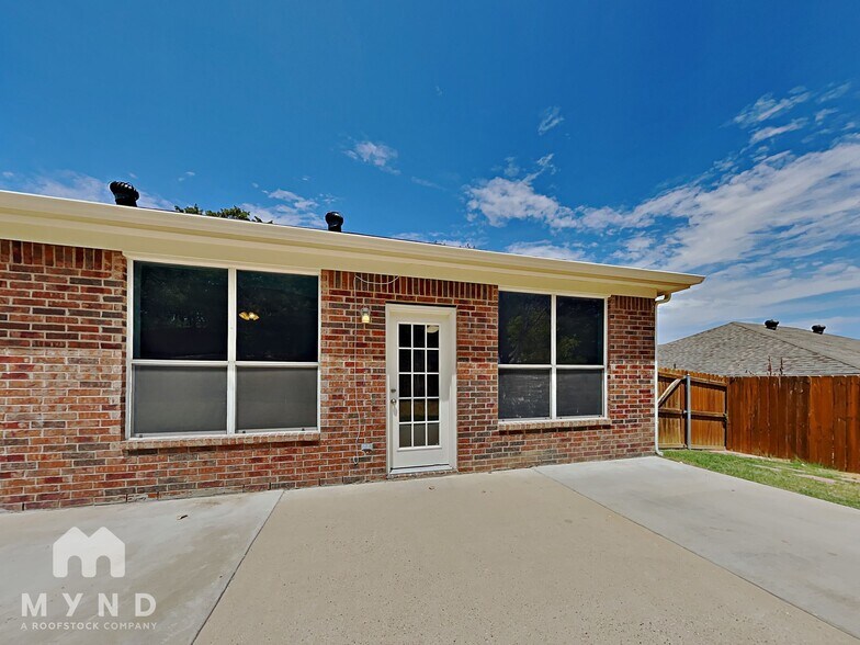 Building Photo - 2213 Creek Side Dr