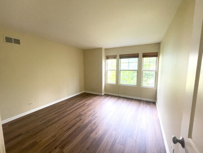 Building Photo - 516 Grosvenor Ln