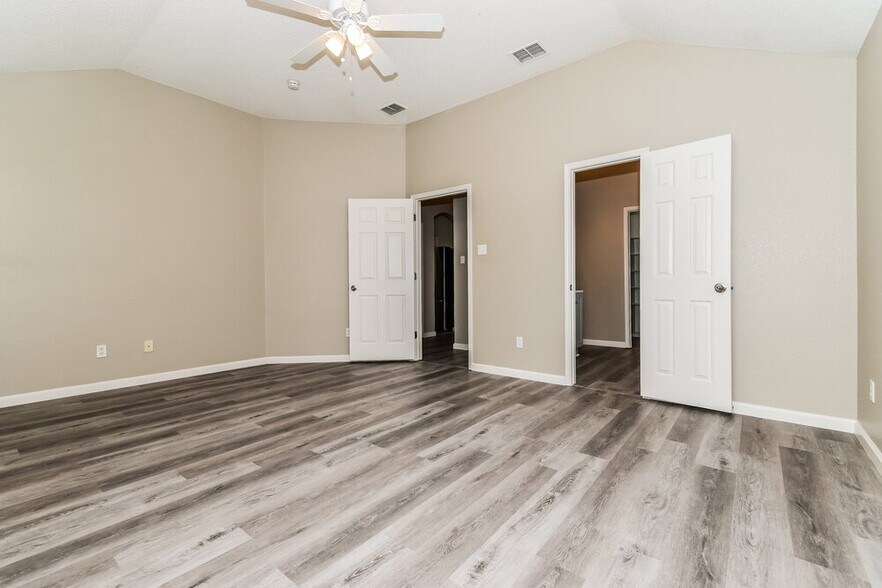 Building Photo - 2100 Aster Trail