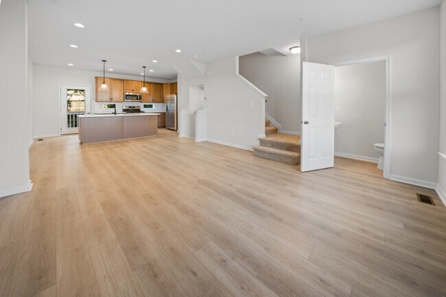 Building Photo - 375 Tumblers Wy