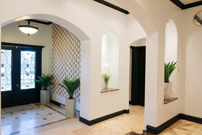 Building Photo - 302 Lake Clark Ct