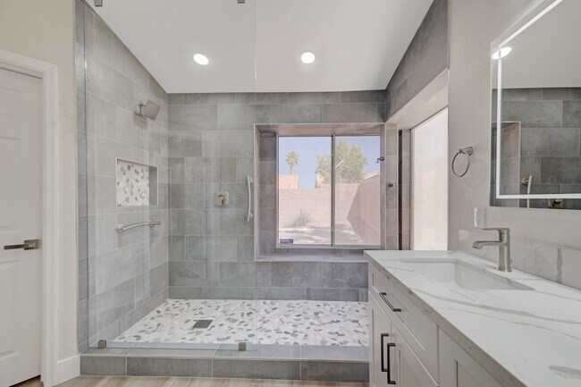 Building Photo - Remodeled Single Story, 4 Bedroom Home in Desert Shores