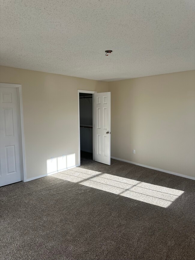 Building Photo - 1300 Fredonia St