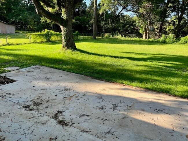Building Photo - Brick home in Cypress Shores Subd