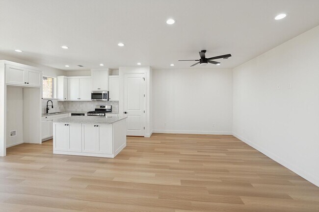 Building Photo - 19101 Sierra Madre Dr