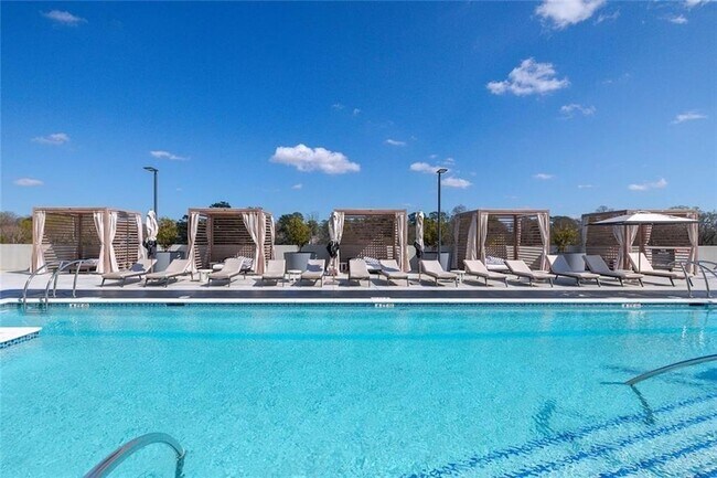 Building Photo - 2425 Peachtree Rd NE