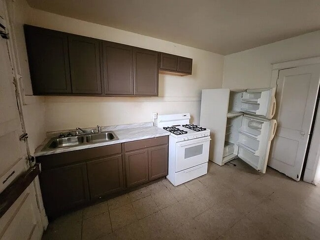 Building Photo - 5216-5218-5218 Von Phul St