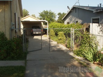 Driveway to 2 Car Garage - 2521 Lawrence Ave