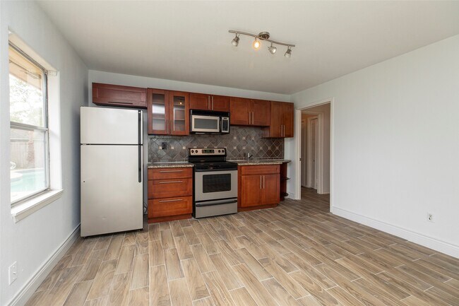 Building Photo - 2706 Stetson Ln