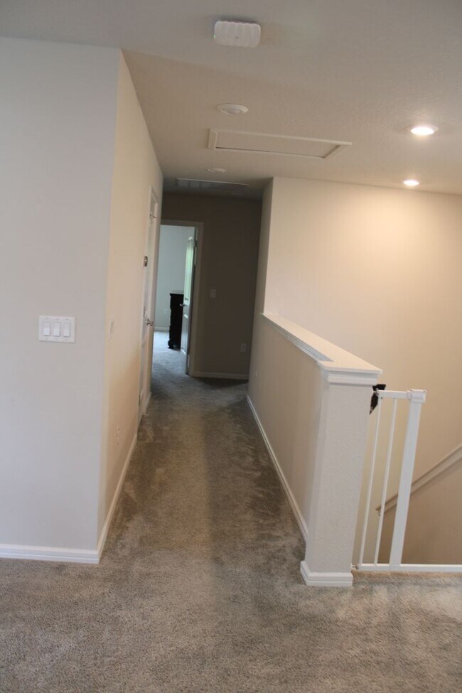 Building Photo - Spacious 5 Bedroom, 3 Bathroom in Gated Se...