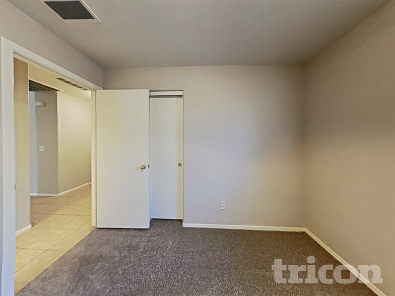 Building Photo - 25683 W St Kateri Dr