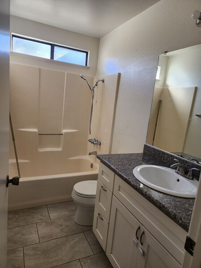 Building Photo - 1313 Claus Rd