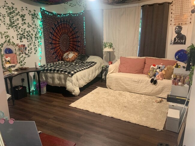 Building Photo - 1929 Guilford Ct