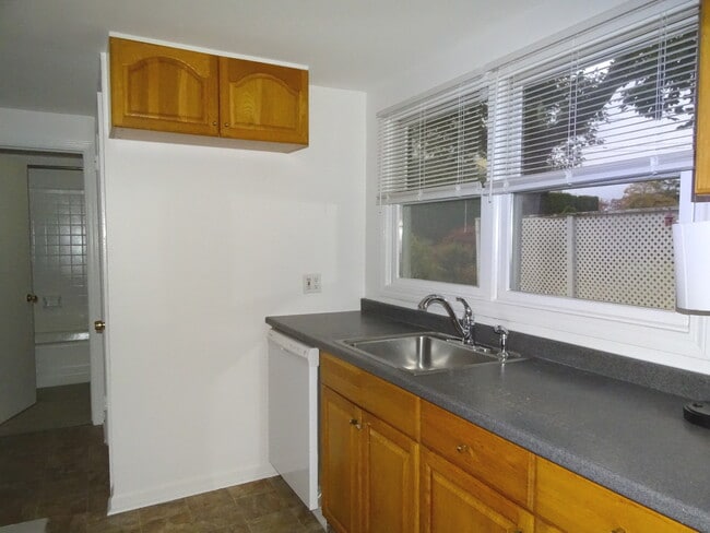 Building Photo - 207 Linden Ave