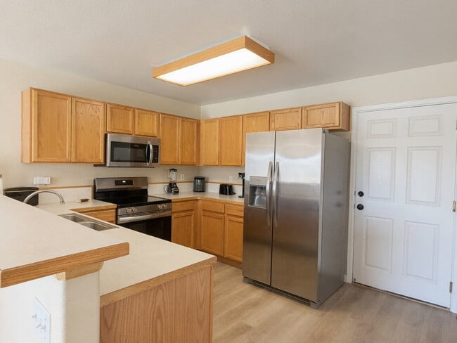 Building Photo - Lakeside 3 Bed/2.5 Bath Townhome in Gateway Community! Quiet, Scenic Living in The Heart Of Denver!
