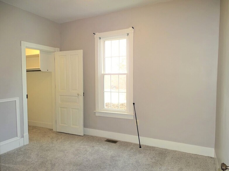 Building Photo - 783 E Main St