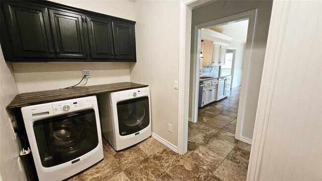 Building Photo - 4017 Eaton Pl