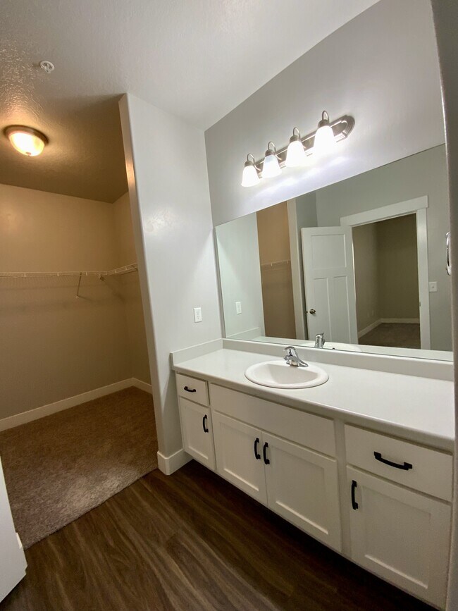 Building Photo - 3724 W 1850 N