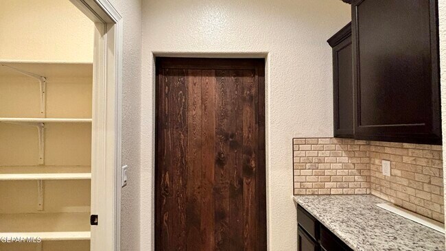 Building Photo - 12437 Pleasant Crest