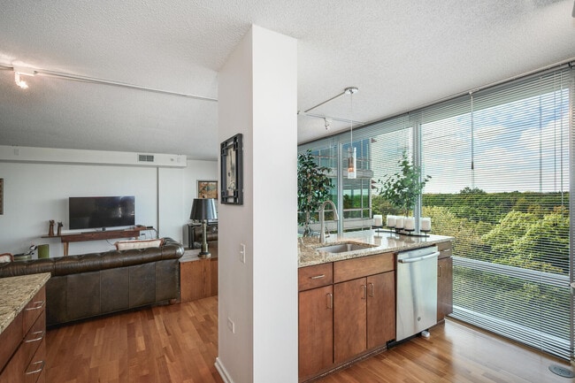 Building Photo - 9725 Woods Dr