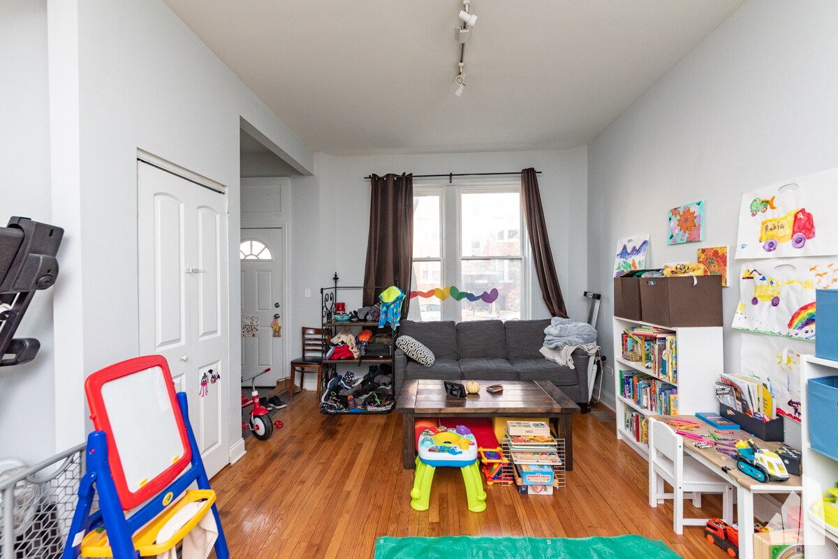 Building Photo - 2341 W Montana St