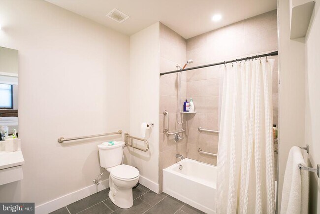 Building Photo - 1300 S 19th St