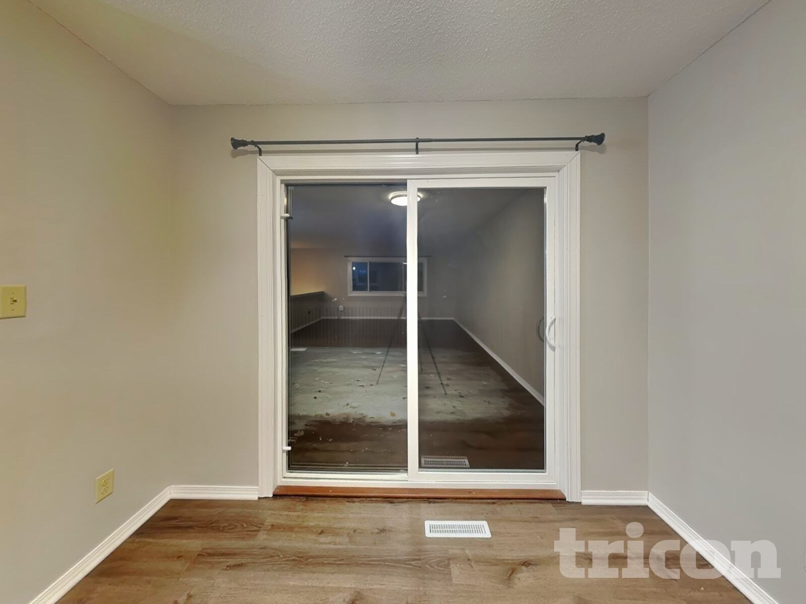 Building Photo - 6865 Buckingham Rd