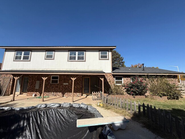 Building Photo - 4 Bed Brick Home! Zia School District! - Pets Welcome!!!