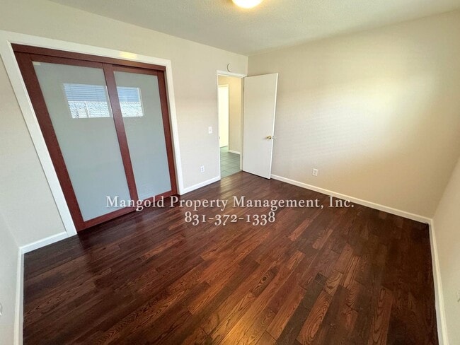 Building Photo - Great Home Located In Seaside Neighborhood with Fenced Back Yard!