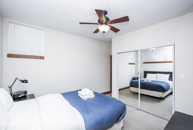 Building Photo - Bucktown: Fully furnished gorgeous 3 Bed, 2 Bath Condo