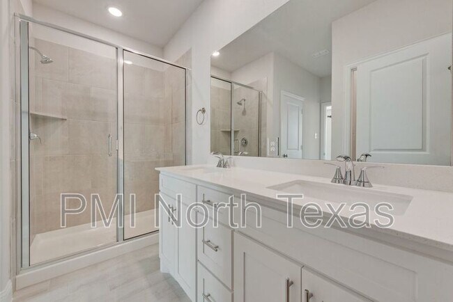 Building Photo - 805 Portina Dr