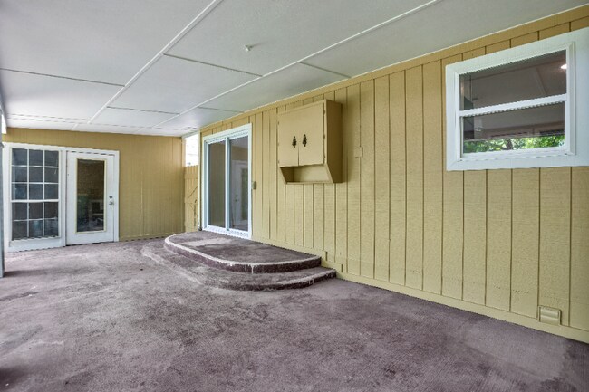 Building Photo - 705 E 9th Ave