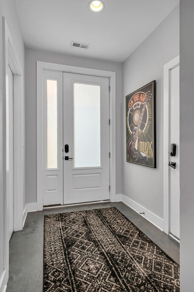 Building Photo - 1720 14th Ave S