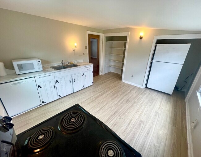 Building Photo - VP Real Estate 21