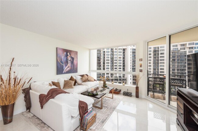 Building Photo - 520 Brickell Key Dr