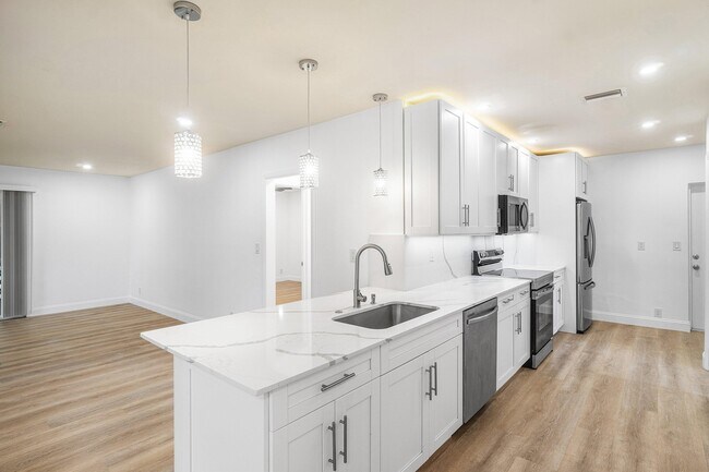 Building Photo - 434 SW 9th St