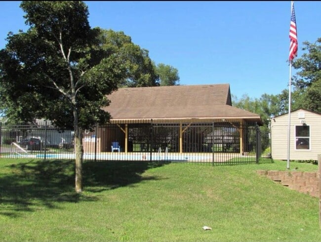 Building Photo - 239 Fox Ridge Rd