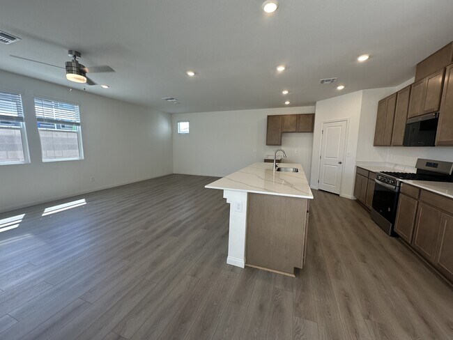 Building Photo - 6574 Tumoulin St