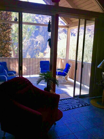 Large deck with Barbecue - 78130 Cortez Ln