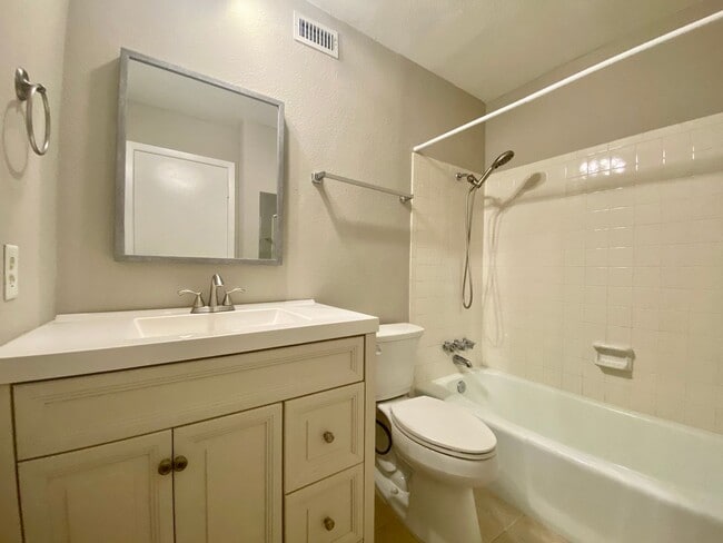 Building Photo - 7219 Scenic Brook Dr