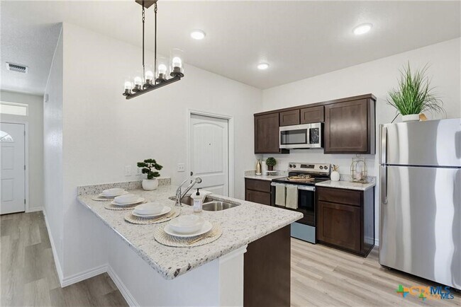 Building Photo - 504 Adley Ave