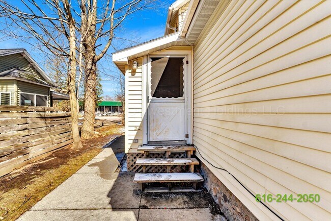 Building Photo - 110 W Elm St