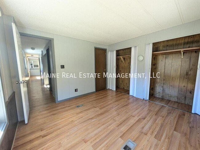 Building Photo - 72 Park Dr