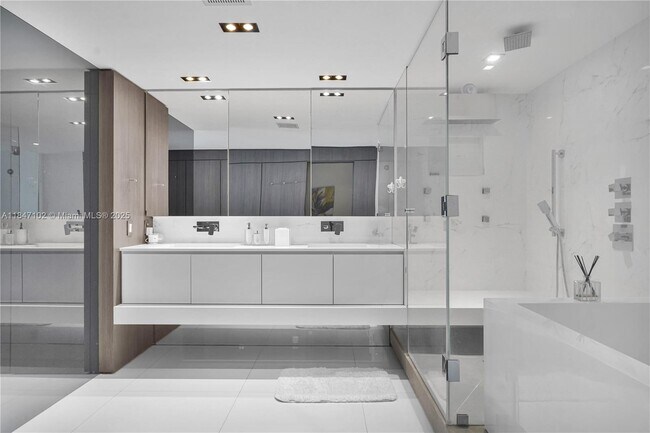 Building Photo - 3535 S Ocean Dr