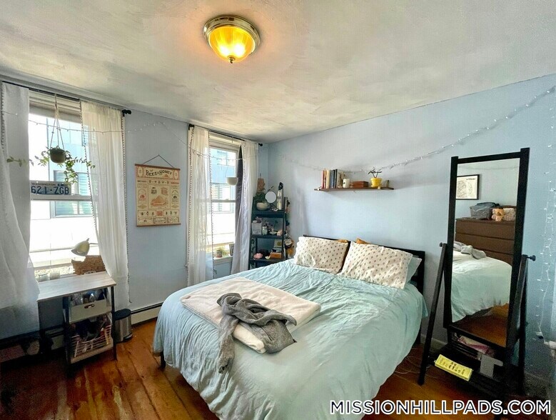 Building Photo - 15 Sewall St