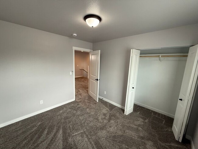 Building Photo - 2609 Laurel Ave NE