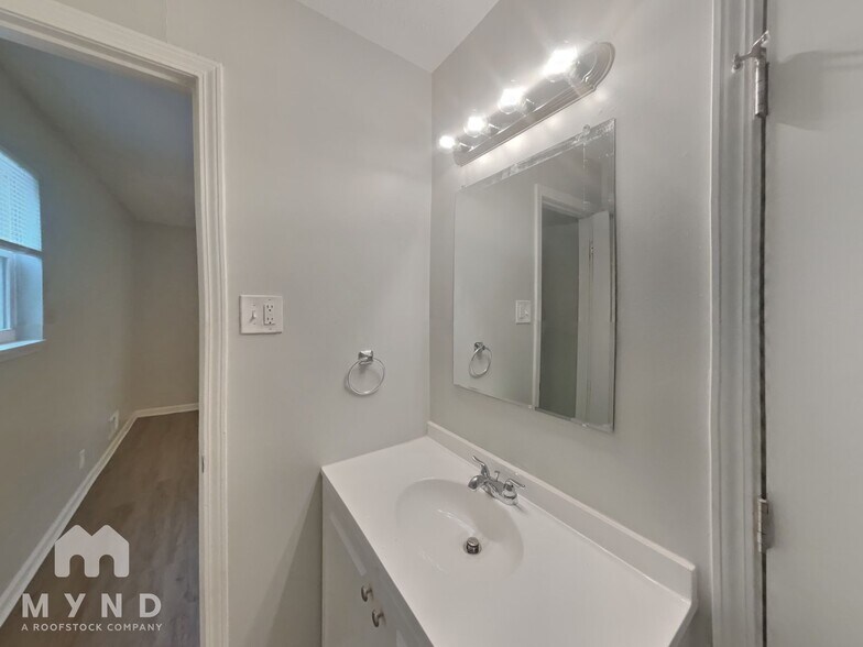 Building Photo - 7006 Vesta Way