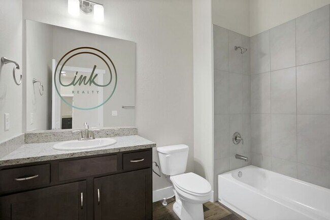Building Photo - Beautiful Genoa Home