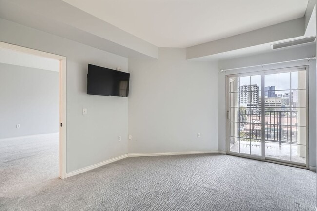 Building Photo - 300 W 11th Ave